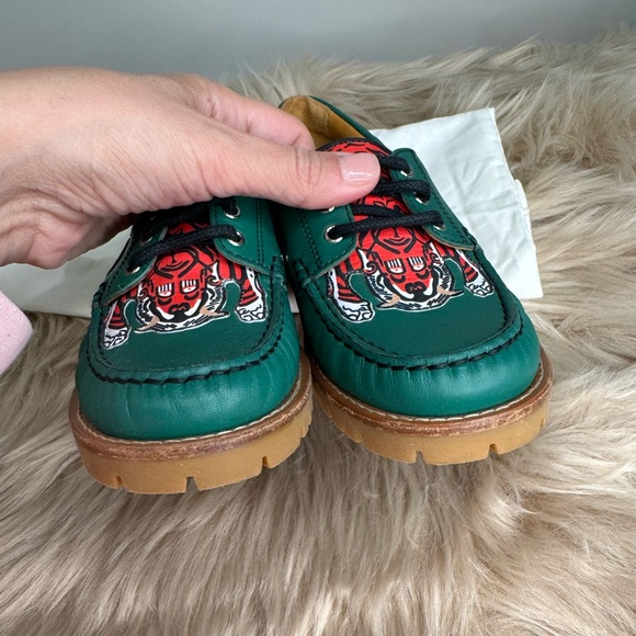 Authentic NWOT Gucci Boy Toddler Green Leather Loafer w/Red Tiger Print - Picture 2 of 7